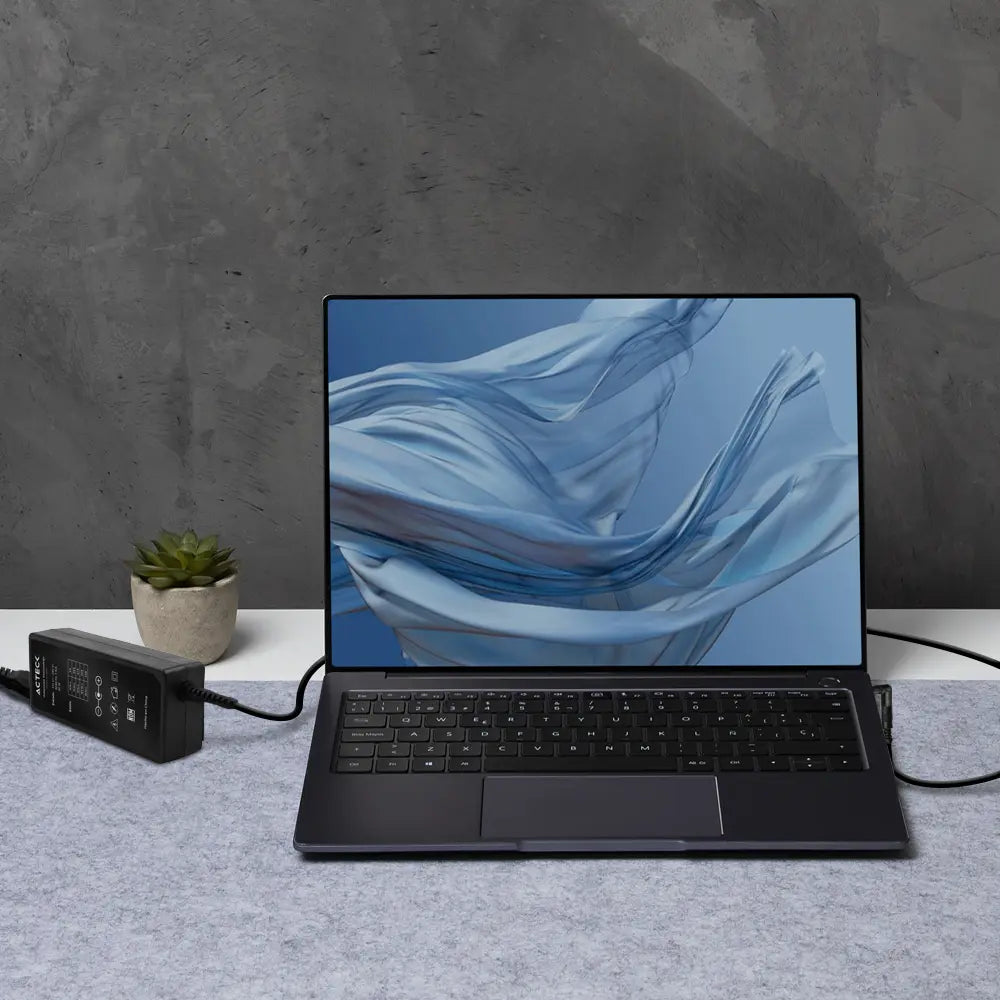 Cargador universal Energon Roam CU494 para laptop