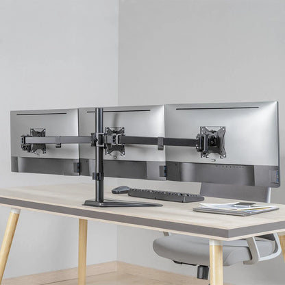 Soporte Acteck Enforce Zone-B SM435 para 3 Monitores — soporte de escritorio con brazos ajustables para monitores de 17″ a 32″, con inclinación, giro y organizador de cables, en negro.